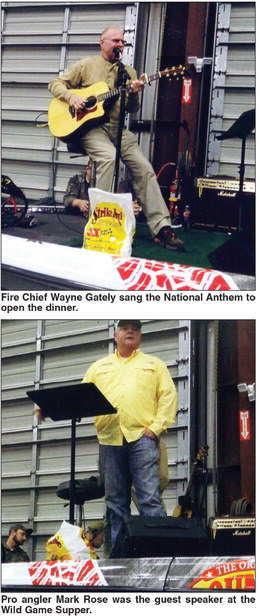 Fire Chief Wayne Gately sang the National Anthem to open the dinner.